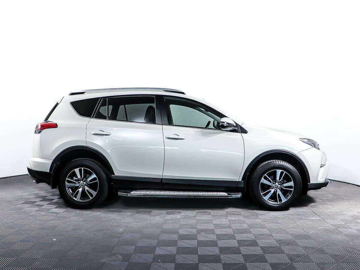 Toyota RAV4 2018 года с пробегом. Фото: #3