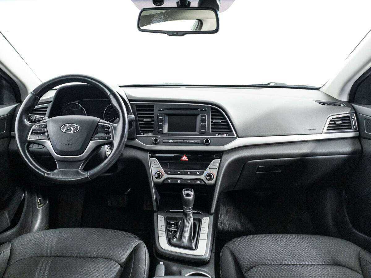 Hyundai Elantra 2018 года с пробегом. Фото: #12