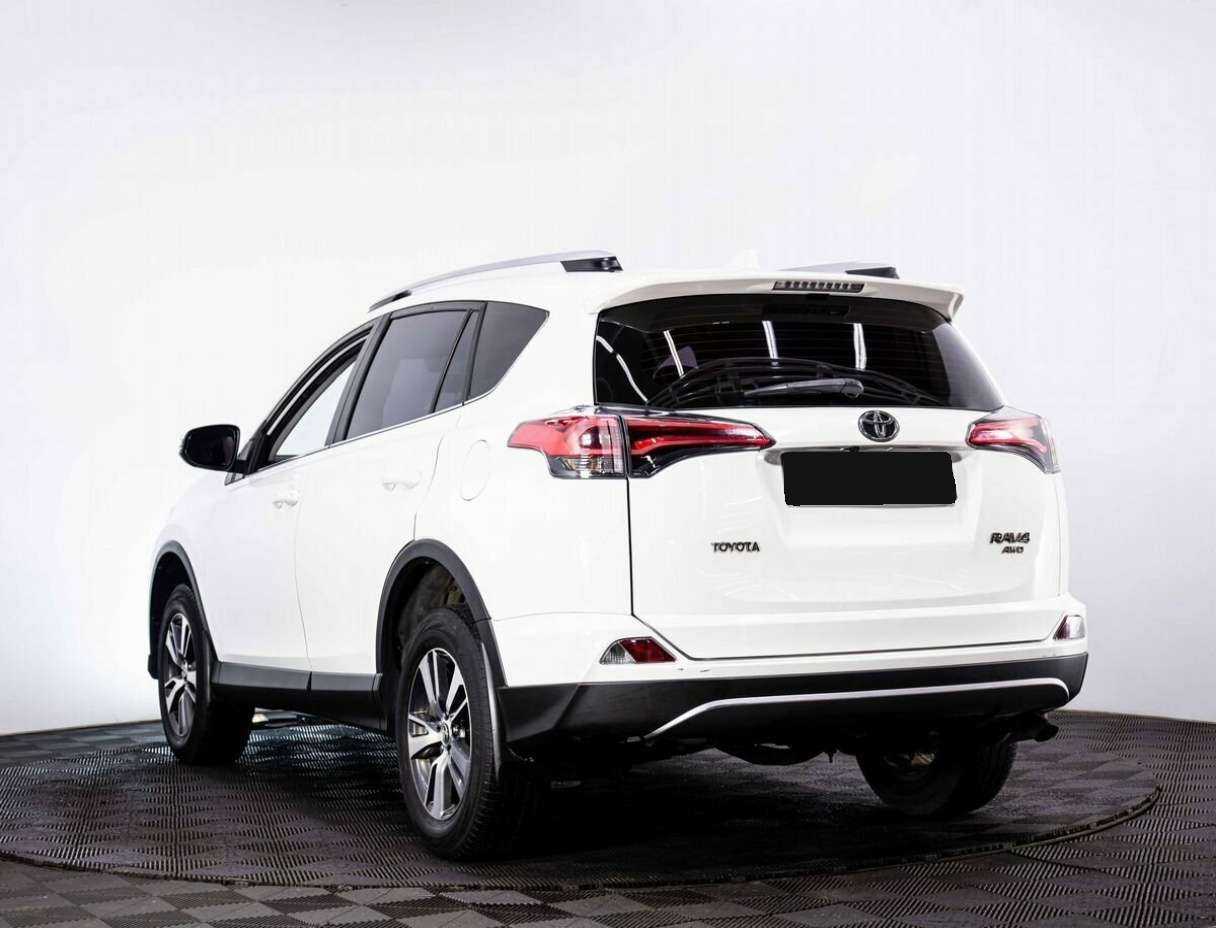 Toyota RAV4 2017 года с пробегом. Фото: #3