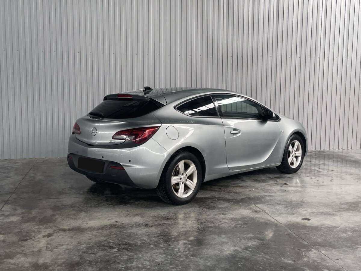 Opel Astra 2012 года с пробегом. Фото: #4