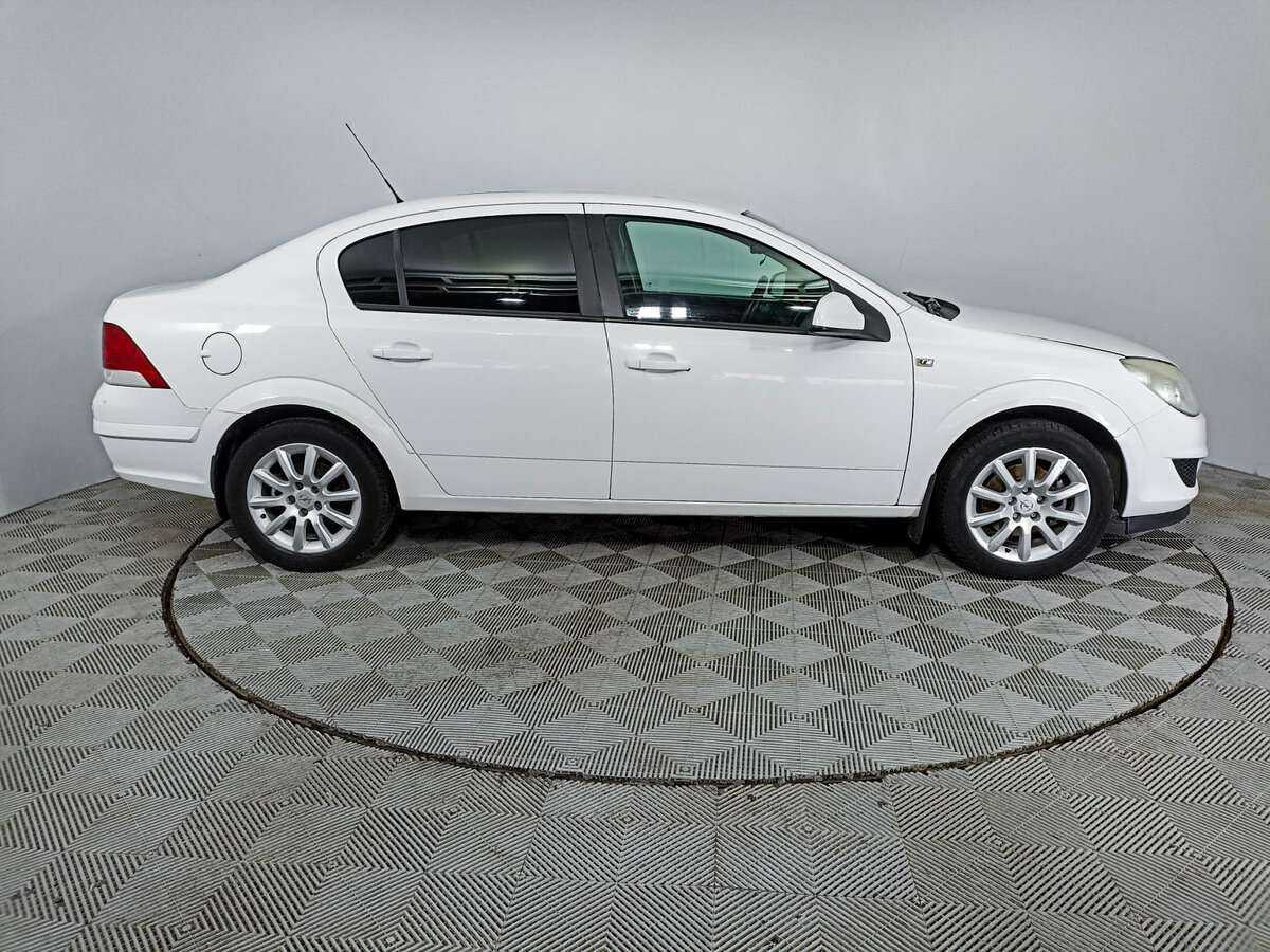 Opel Astra 2013 года с пробегом. Фото: #3