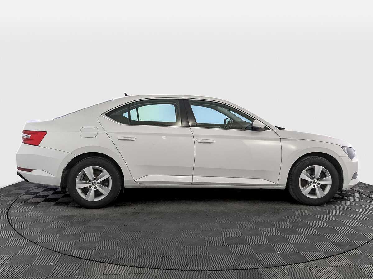Skoda Superb 2017 года с пробегом. Фото: #3