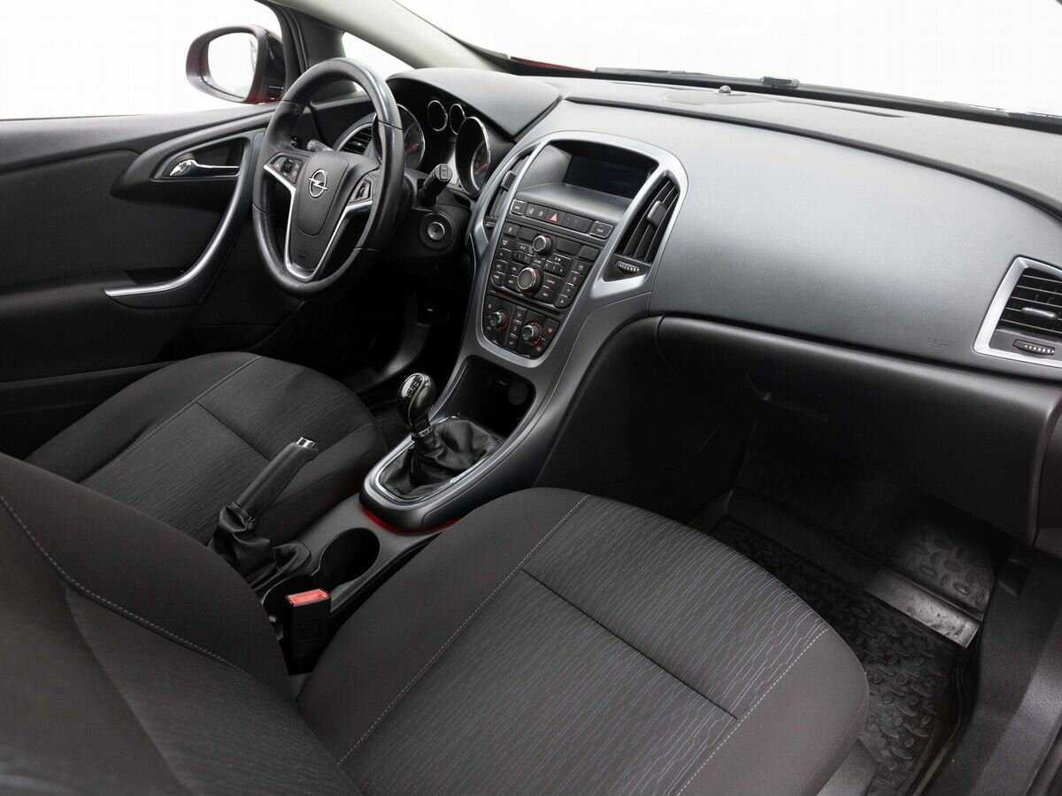 Opel Astra 2012 года с пробегом. Фото: #11