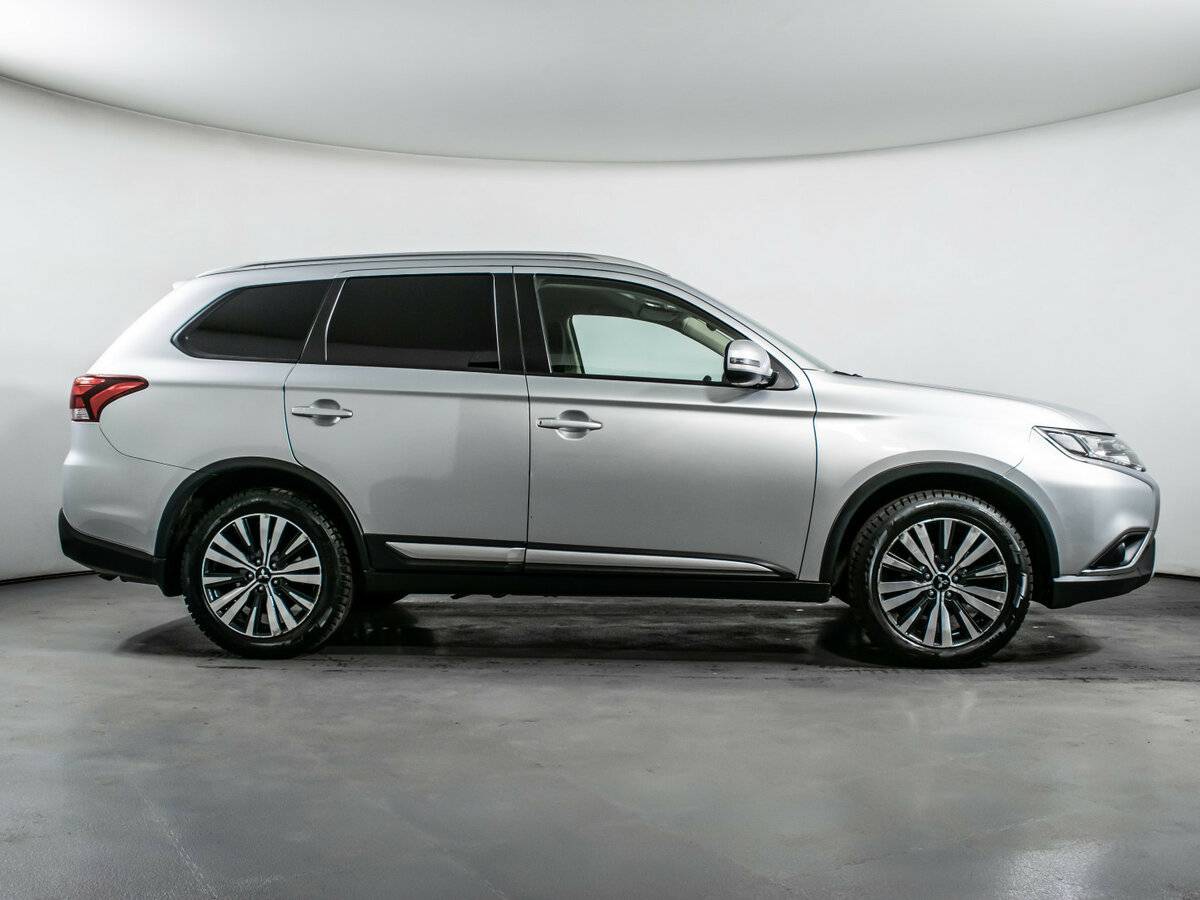 Mitsubishi Outlander 2018 года с пробегом. Фото: #3