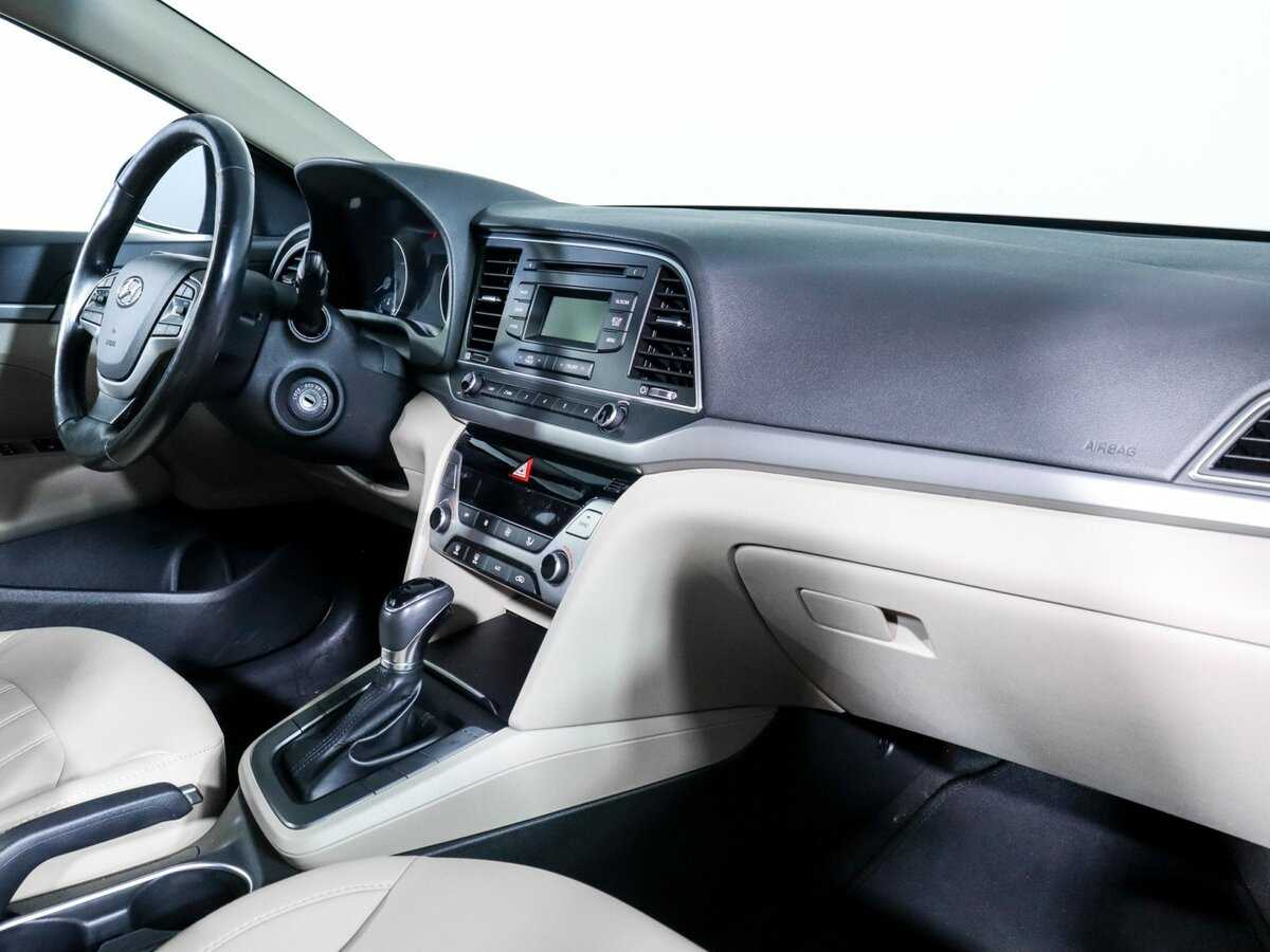 Hyundai Elantra 2018 года с пробегом. Фото: #5