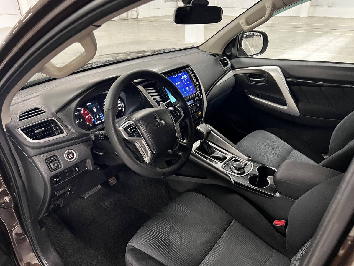Mitsubishi Pajero Sport 2018 года с пробегом. Фото: #14