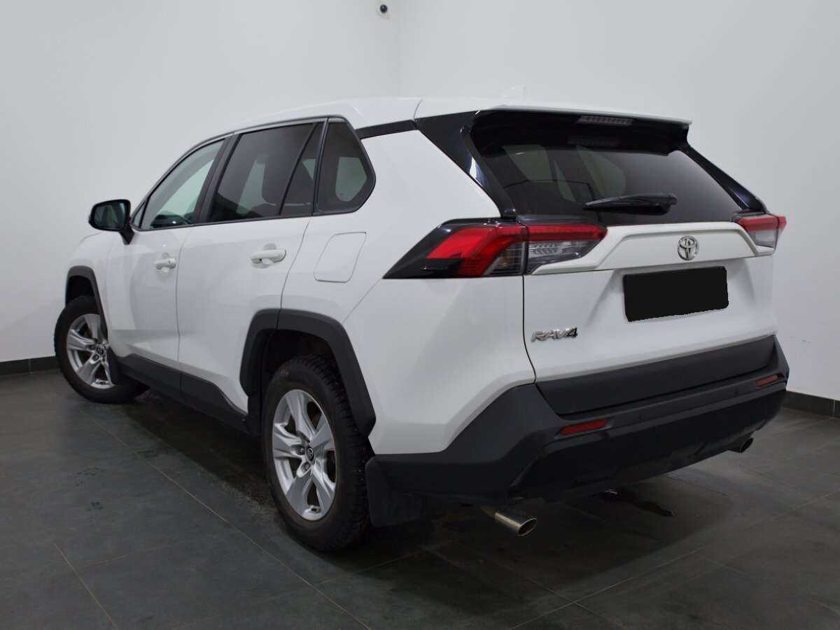 Toyota RAV4 2020 года с пробегом. Фото: #2