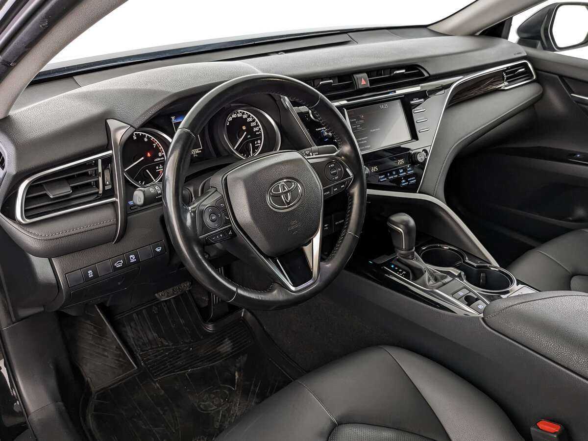 Toyota Camry 2019 года с пробегом. Фото: #9