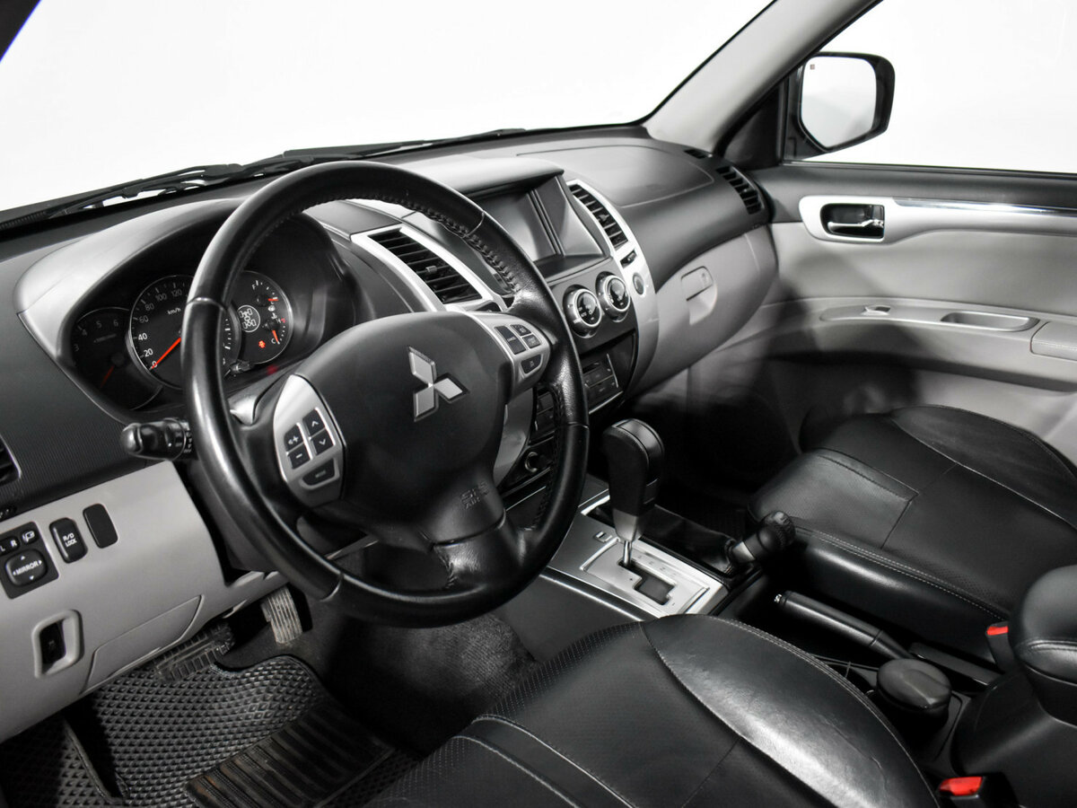 Mitsubishi Pajero Sport 2013 года с пробегом. Фото: #6