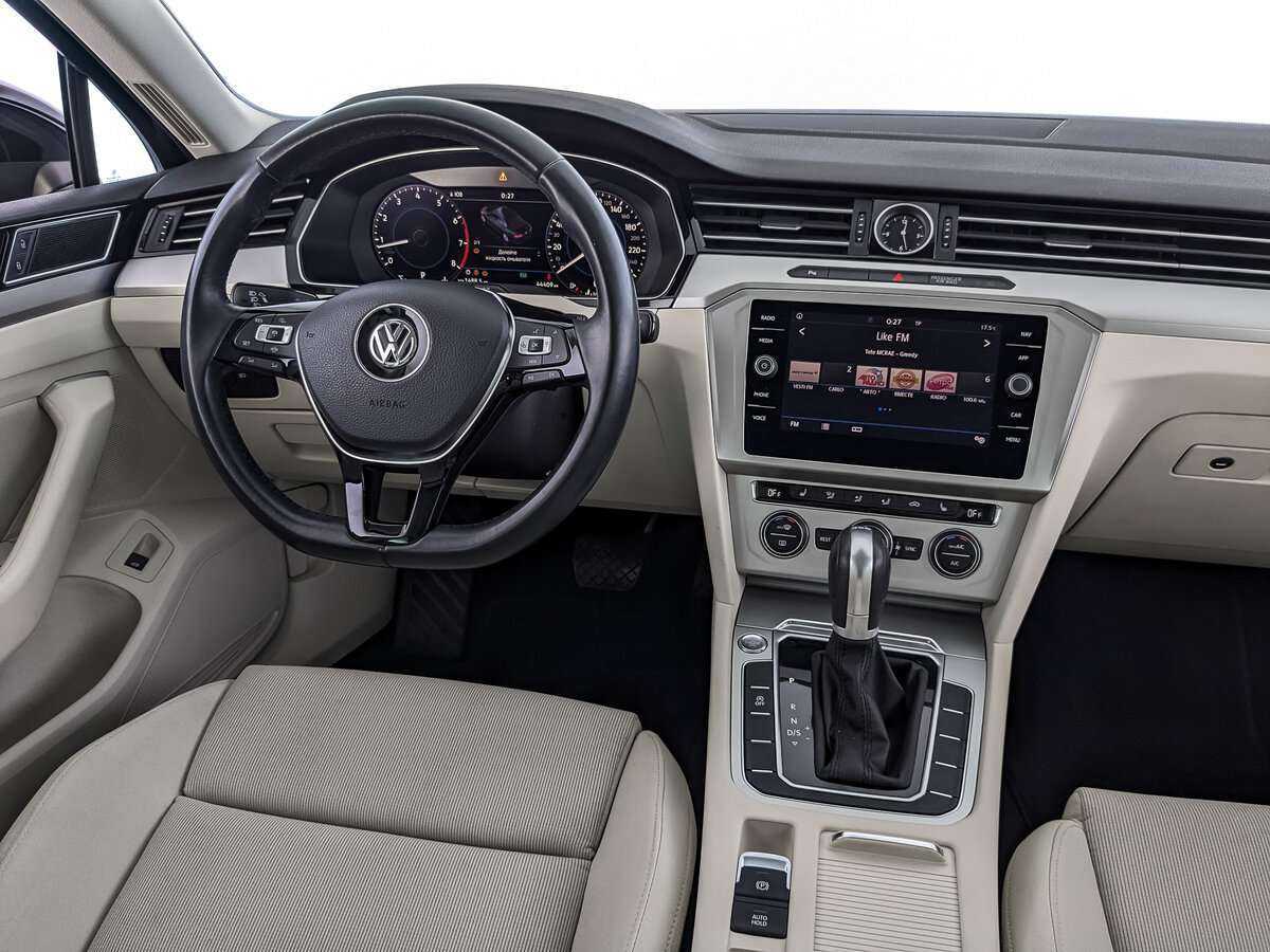 Volkswagen Passat 2018 года с пробегом. Фото: #16