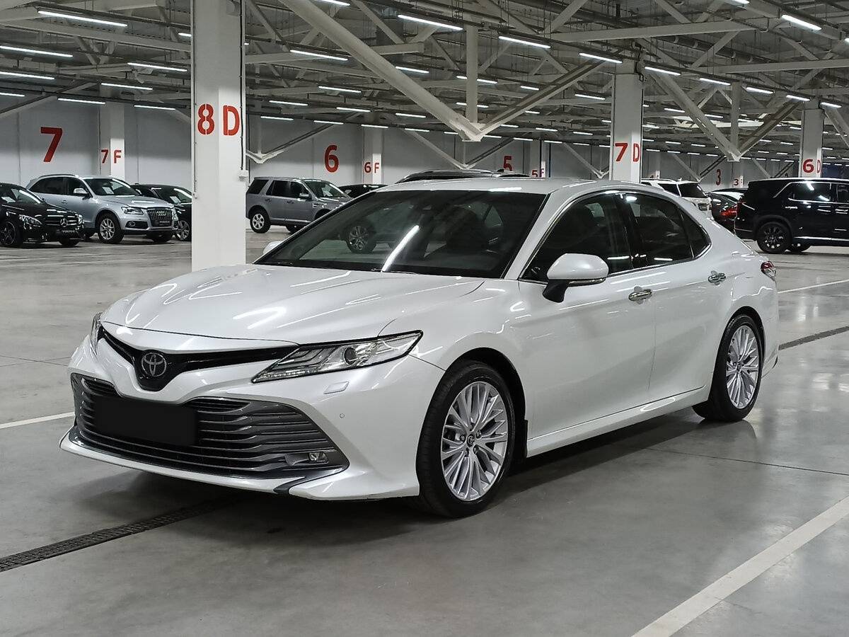 Toyota Camry 2019 года с пробегом. Посмотреть фото