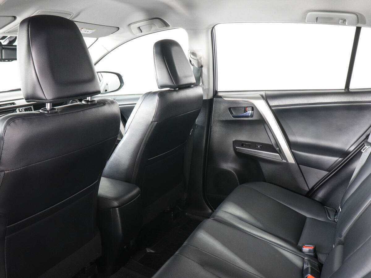Toyota RAV4 2018 года с пробегом. Фото: #11
