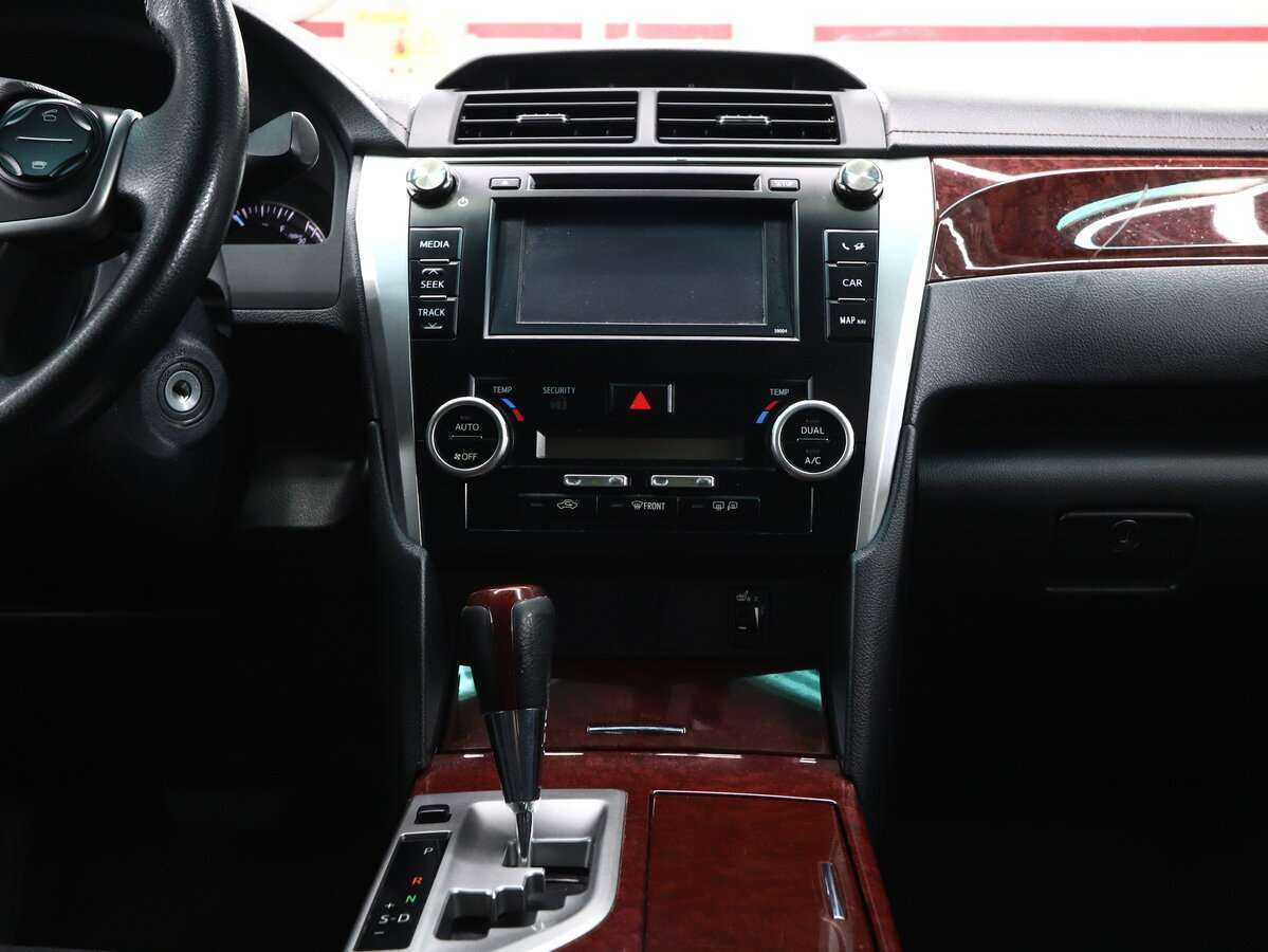 Toyota Camry 2013 года с пробегом. Фото: #18