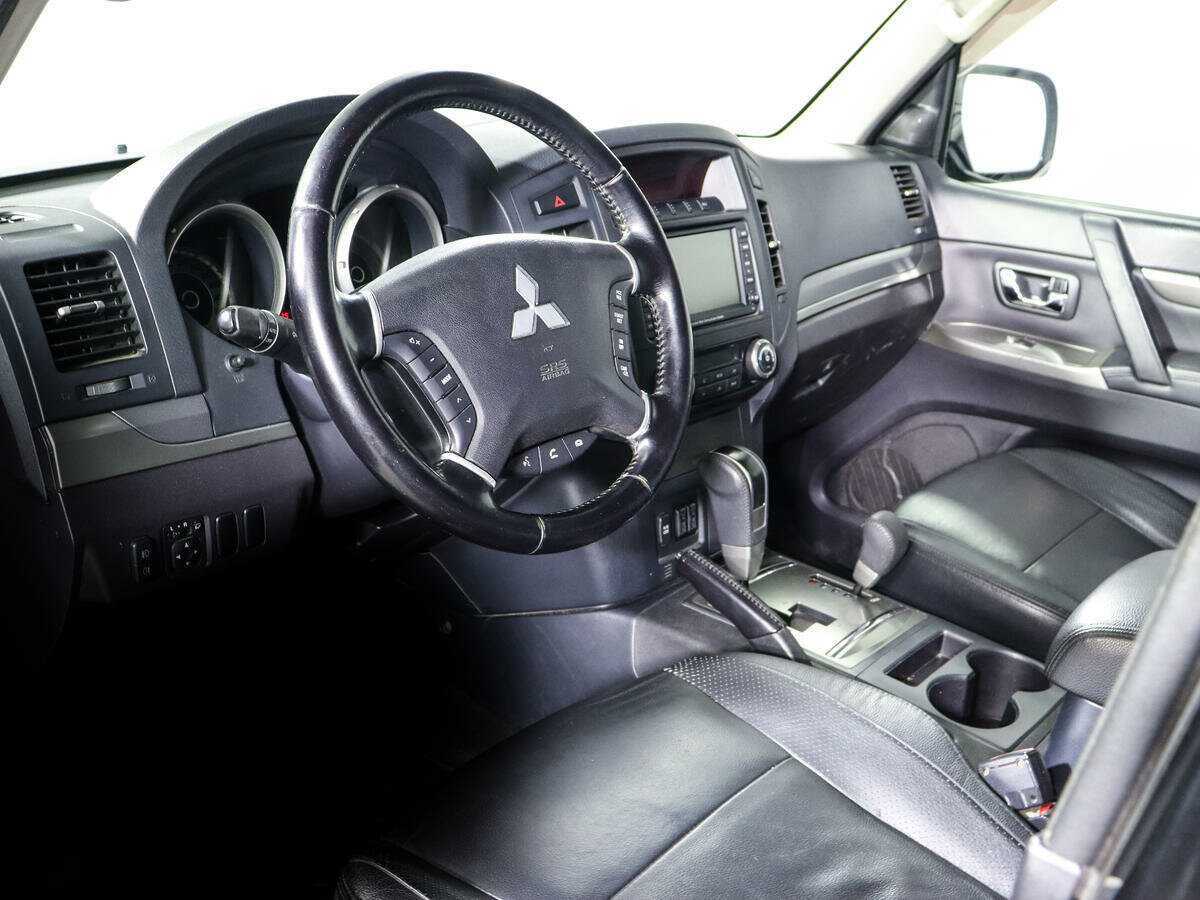 Mitsubishi Pajero 2012 года с пробегом. Фото: #11