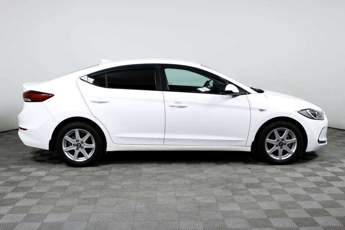Hyundai Elantra 2018 года с пробегом. Фото: #3