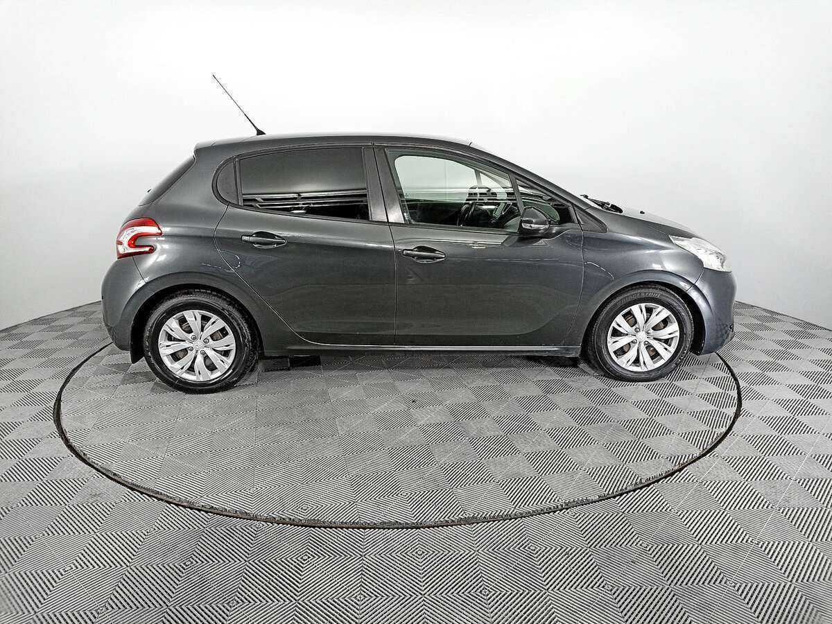 Peugeot 208 2013 года с пробегом. Фото: #3