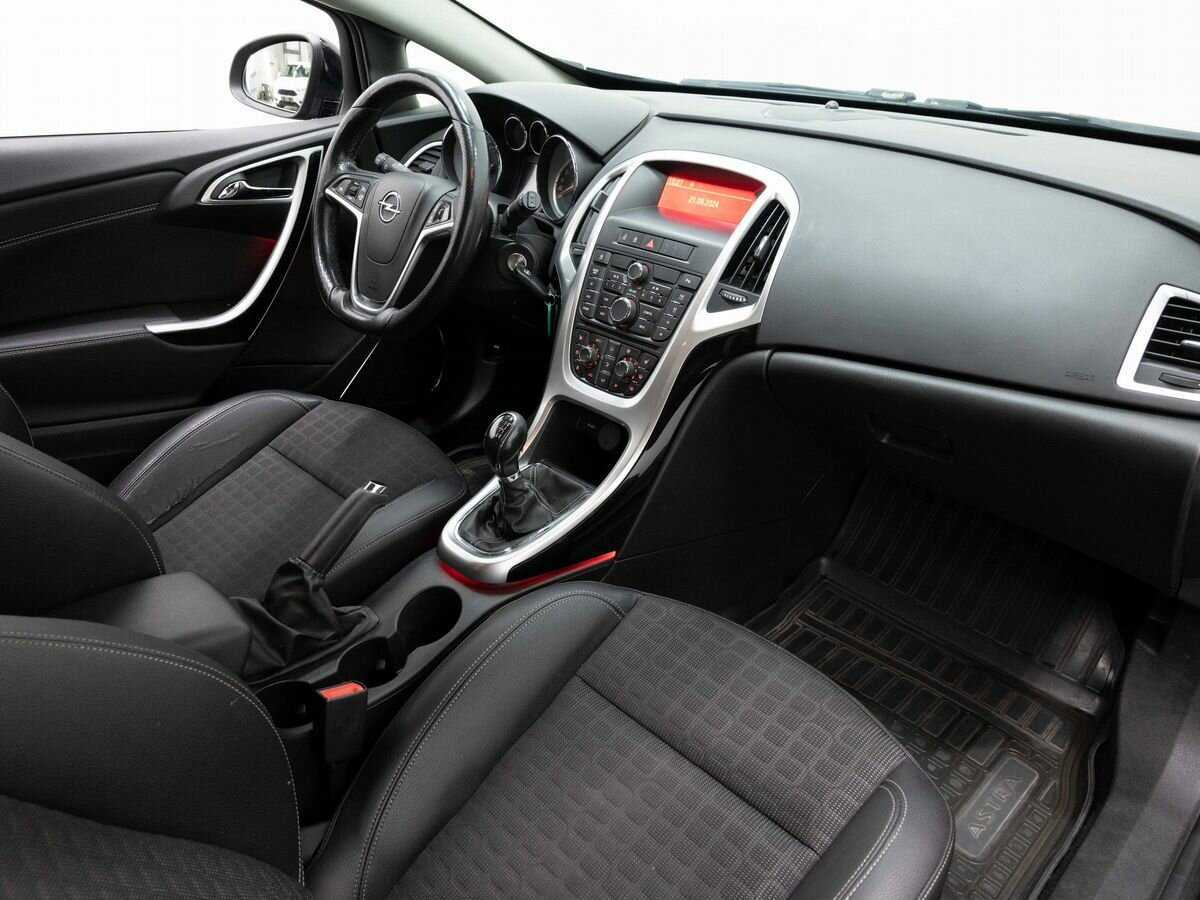 Opel Astra 2013 года с пробегом. Фото: #10