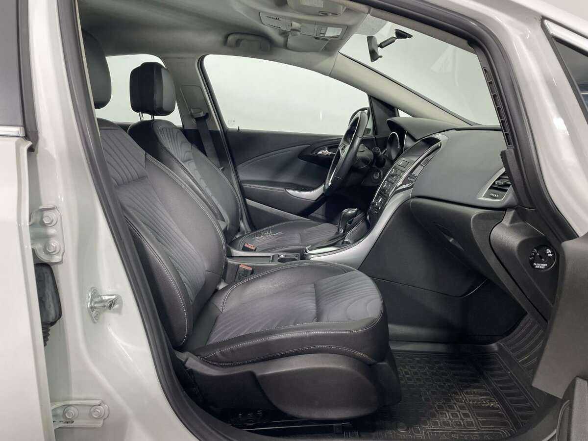 Opel Astra 2013 года с пробегом. Фото: #12