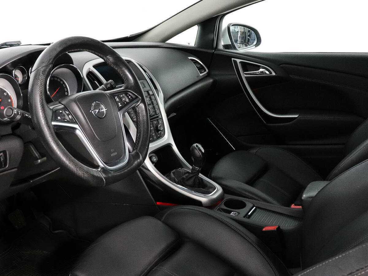 Opel Astra 2012 года с пробегом. Фото: #9