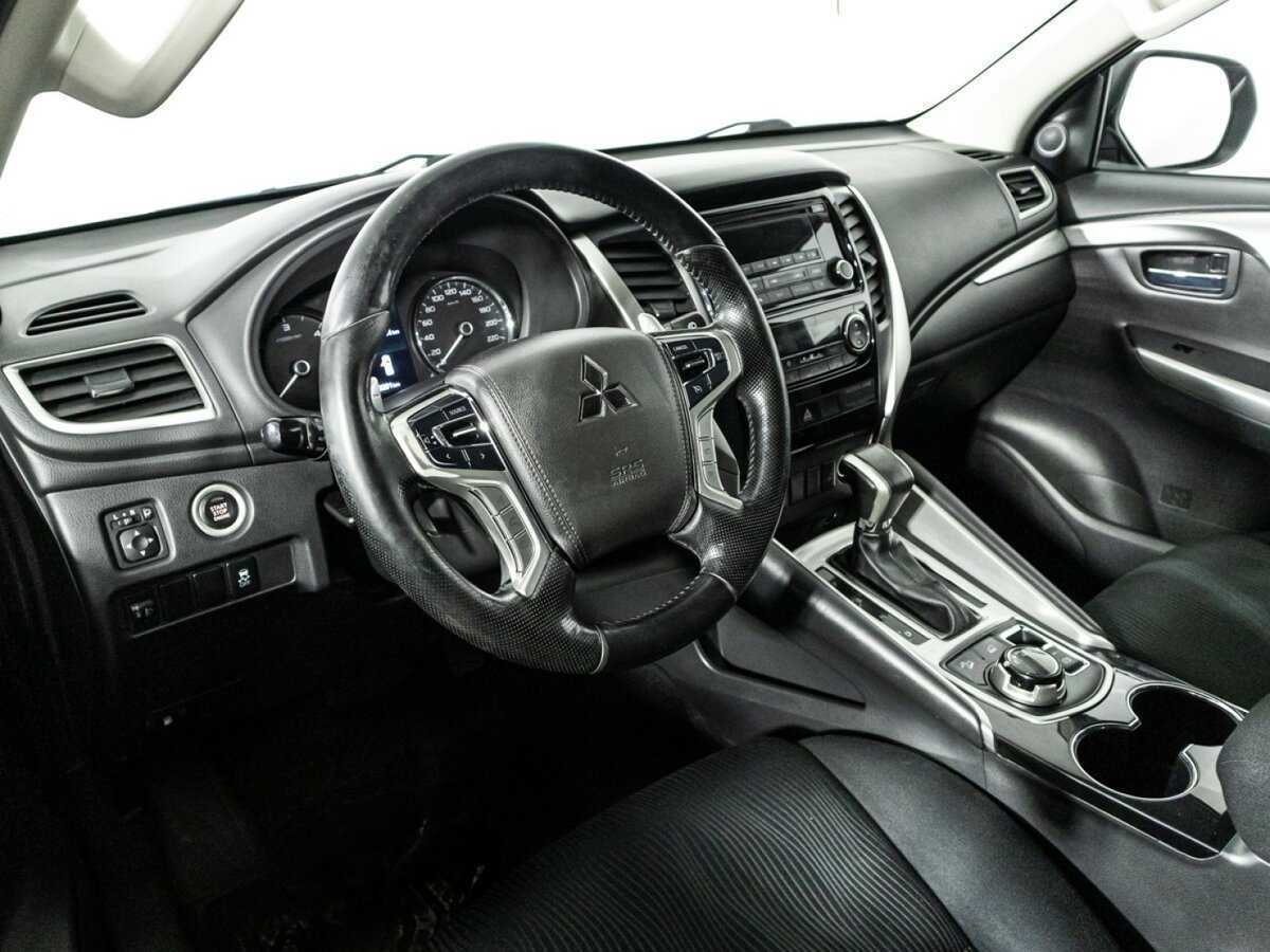 Mitsubishi Pajero Sport 2018 года с пробегом. Фото: #10