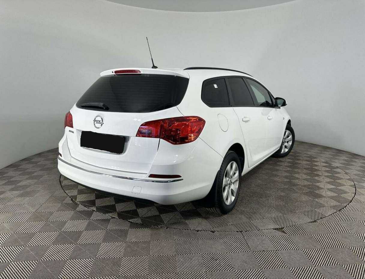 Opel Astra 2013 года с пробегом. Фото: #3