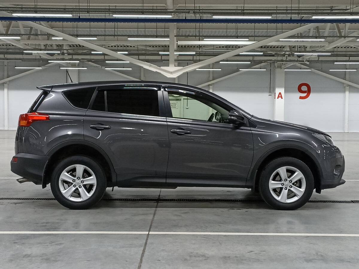 Toyota RAV4 2013 года с пробегом. Фото: #3