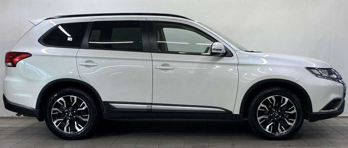 Mitsubishi Outlander 2021 года с пробегом. Фото: #3