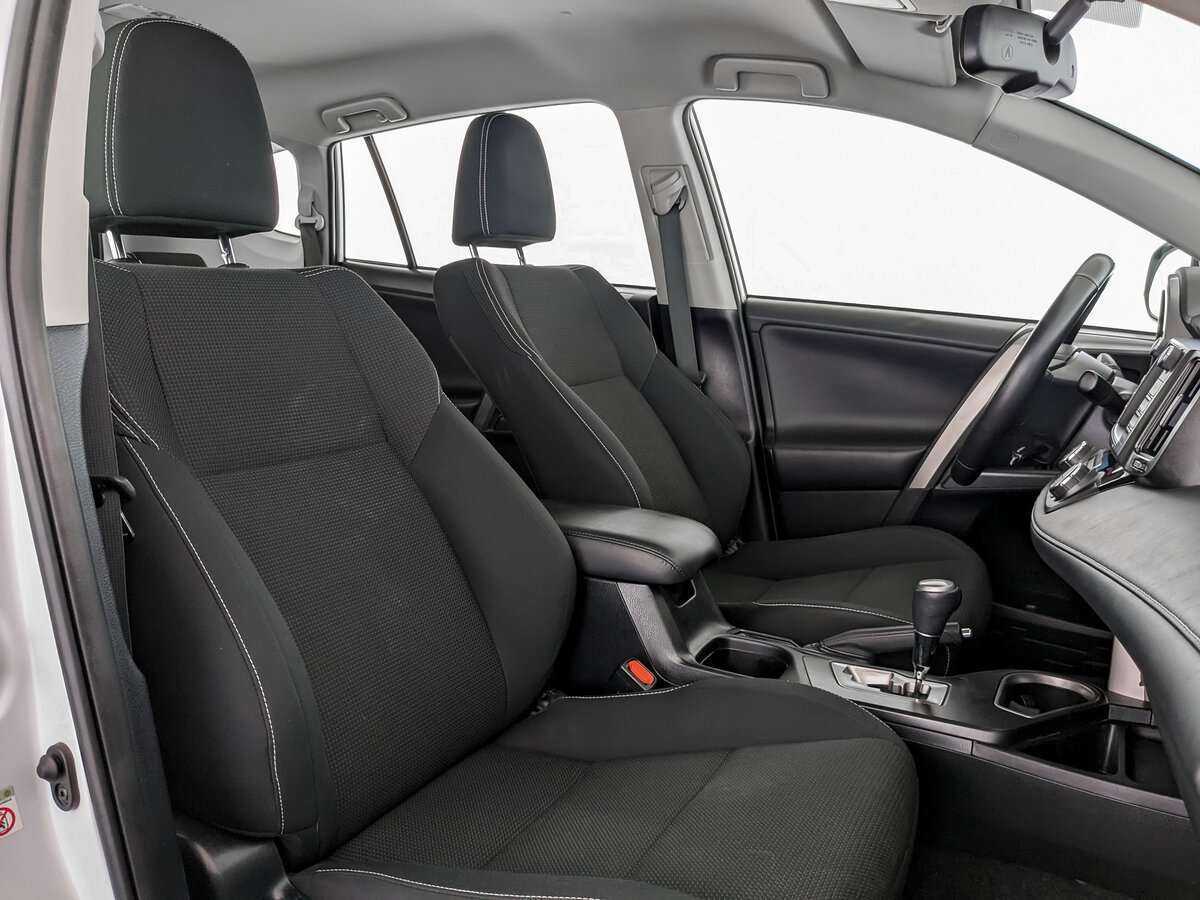 Toyota RAV4 2019 года с пробегом. Фото: #18