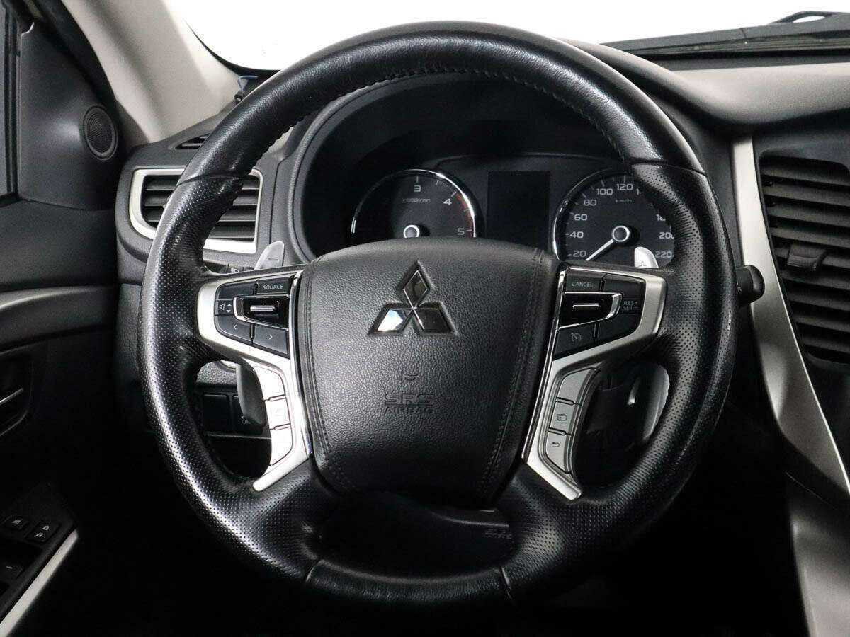 Mitsubishi Pajero Sport 2017 года с пробегом. Фото: #11