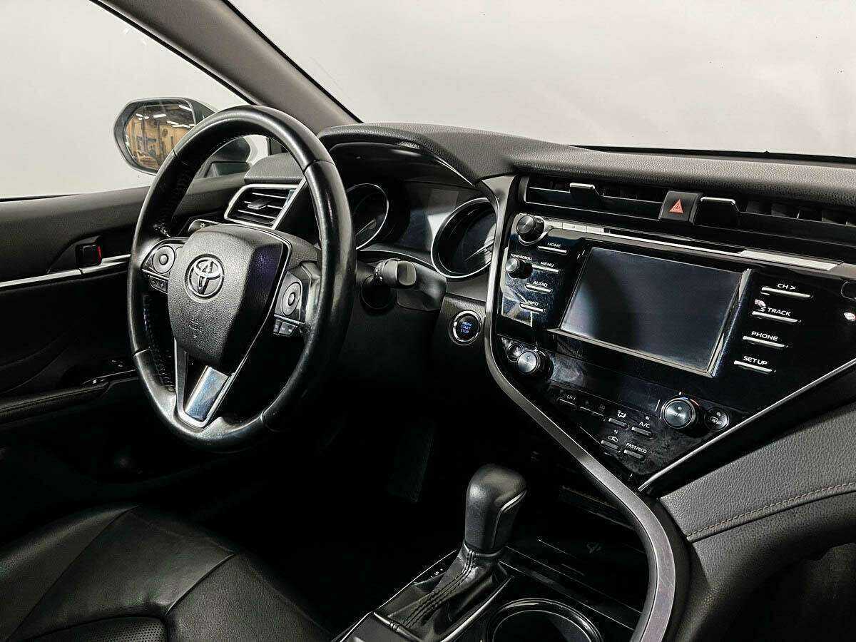 Toyota Camry 2018 года с пробегом. Фото: #8