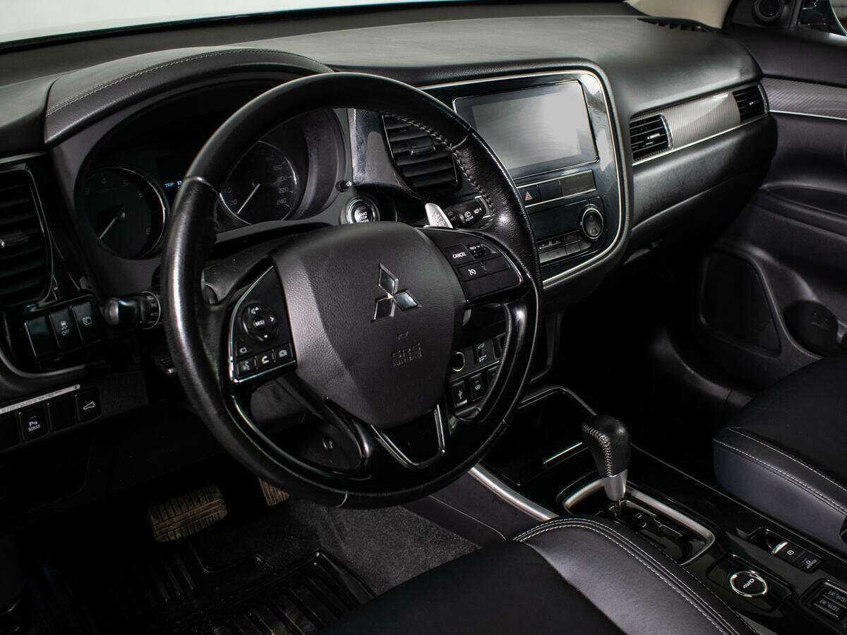 Mitsubishi Outlander 2018 года с пробегом. Фото: #9