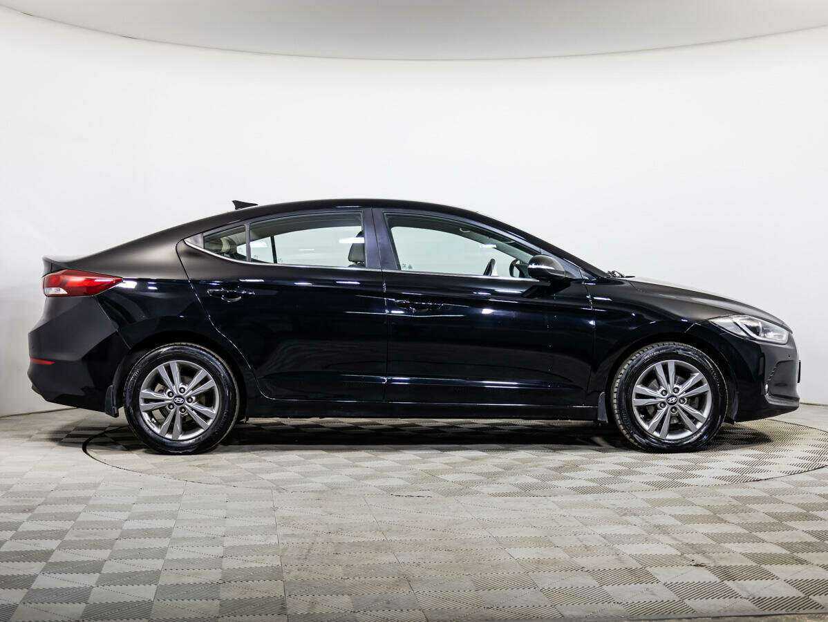 Hyundai Elantra 2018 года с пробегом. Фото: #2