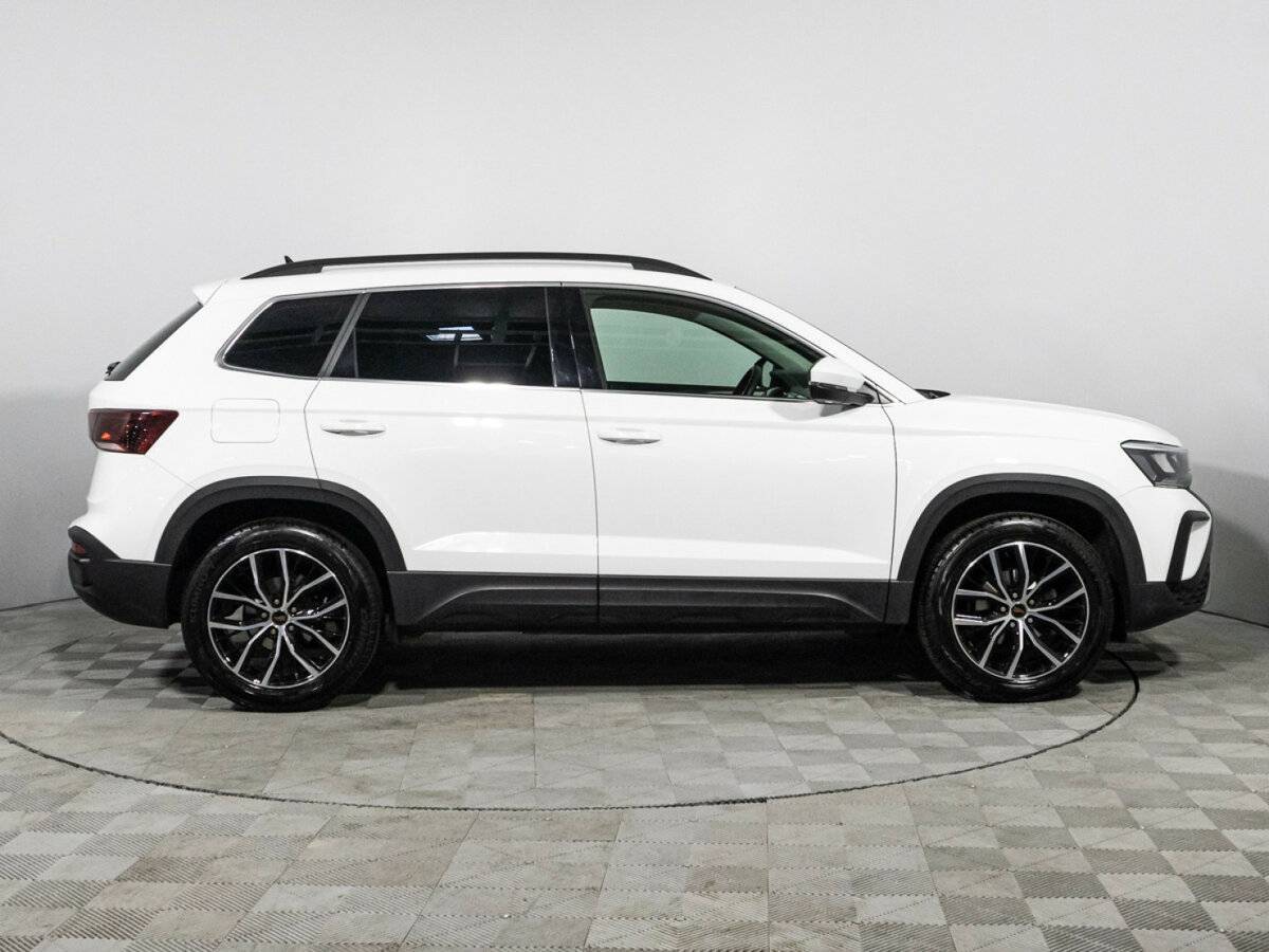 Volkswagen Taos 2021 года с пробегом. Фото: #3