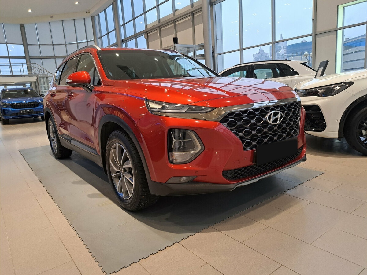 Hyundai Santa Fe 2019 года с пробегом. Фото: #2