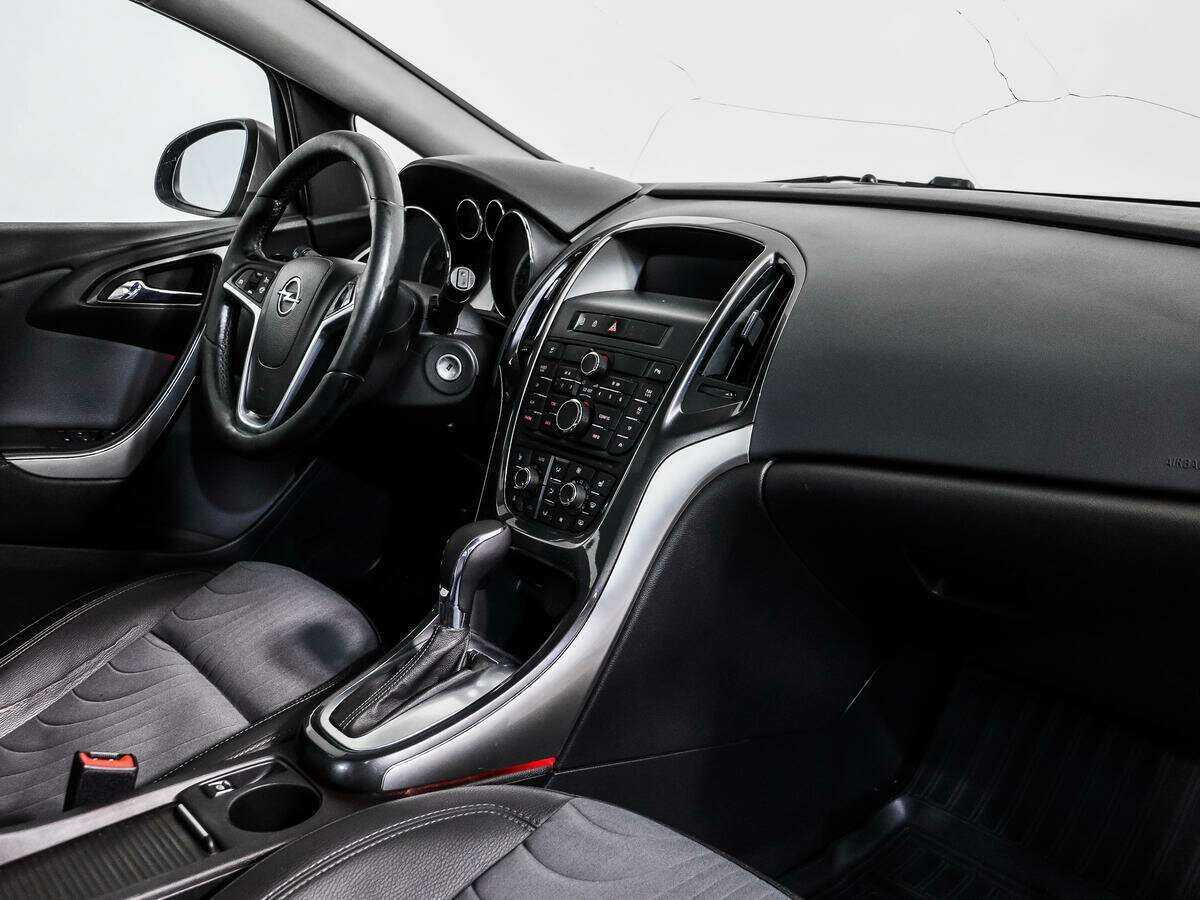 Opel Astra 2013 года с пробегом. Фото: #10