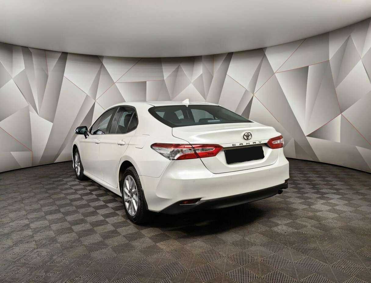 Toyota Camry 2021 года с пробегом. Фото: #3