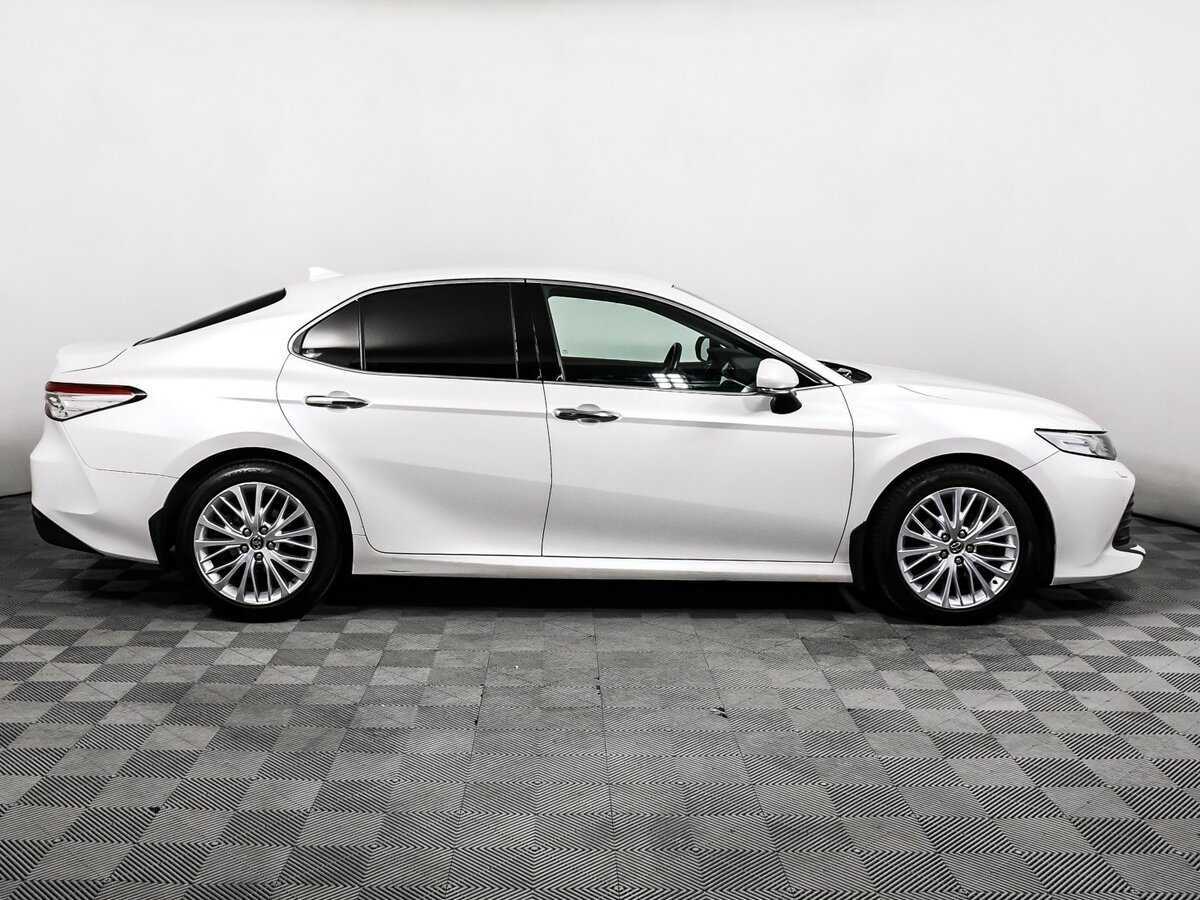 Toyota Camry 2019 года с пробегом. Фото: #3