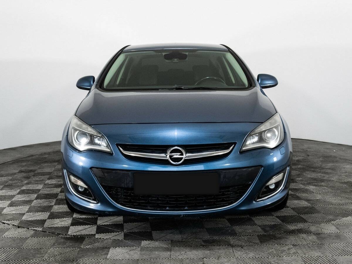 Opel Astra 2012 года с пробегом. Фото: #1