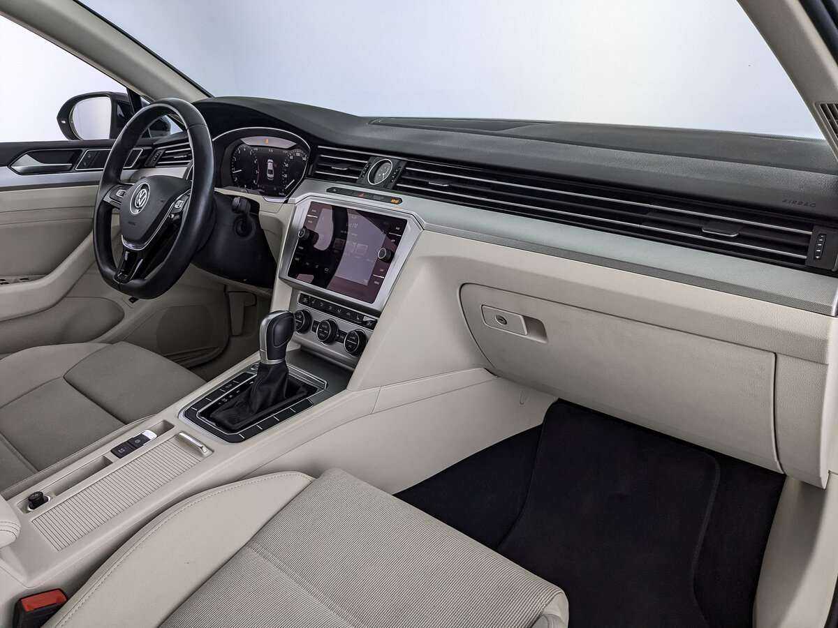 Volkswagen Passat 2018 года с пробегом. Фото: #8
