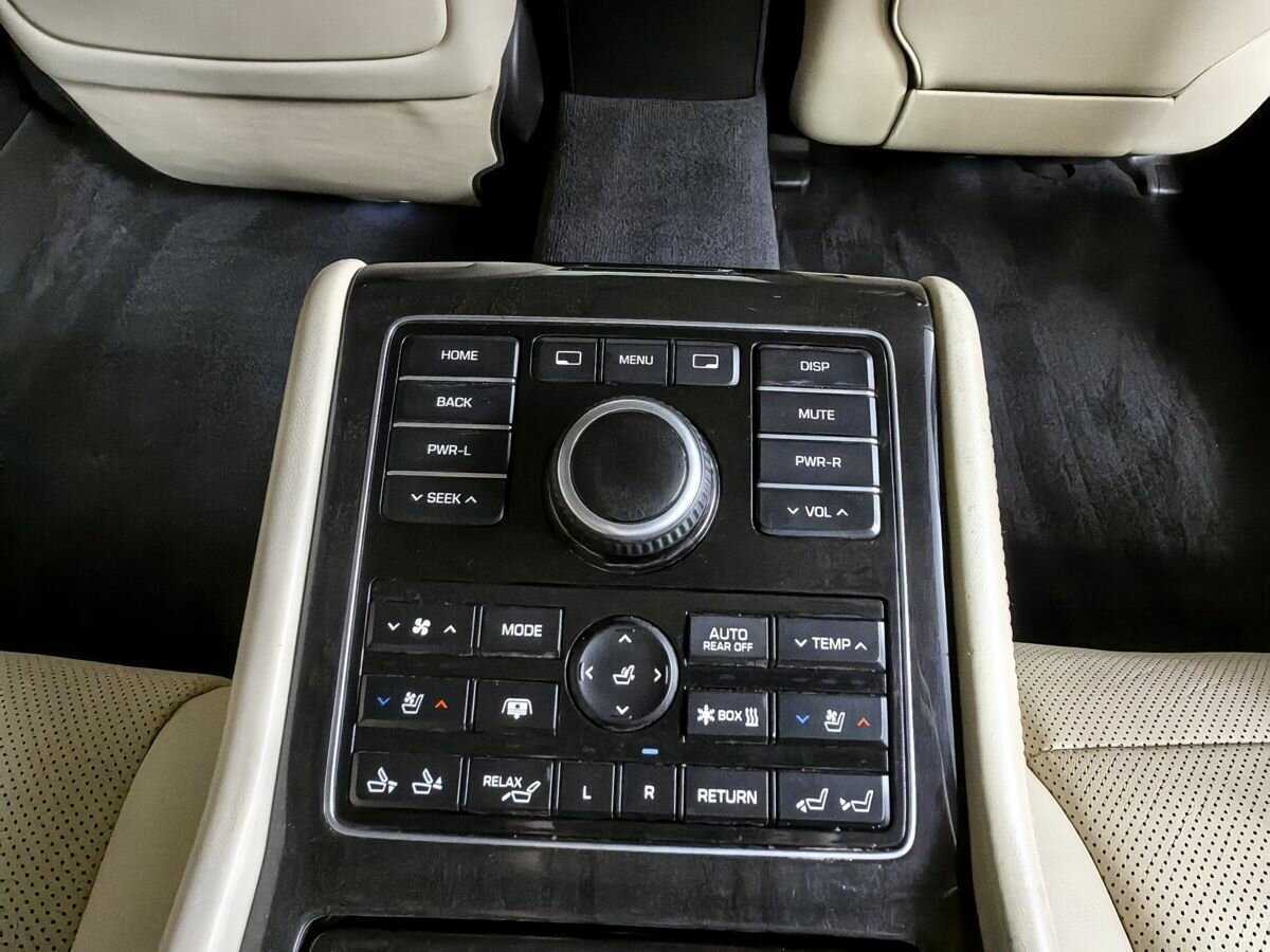 Hyundai Equus 2013 года с пробегом. Фото: #17
