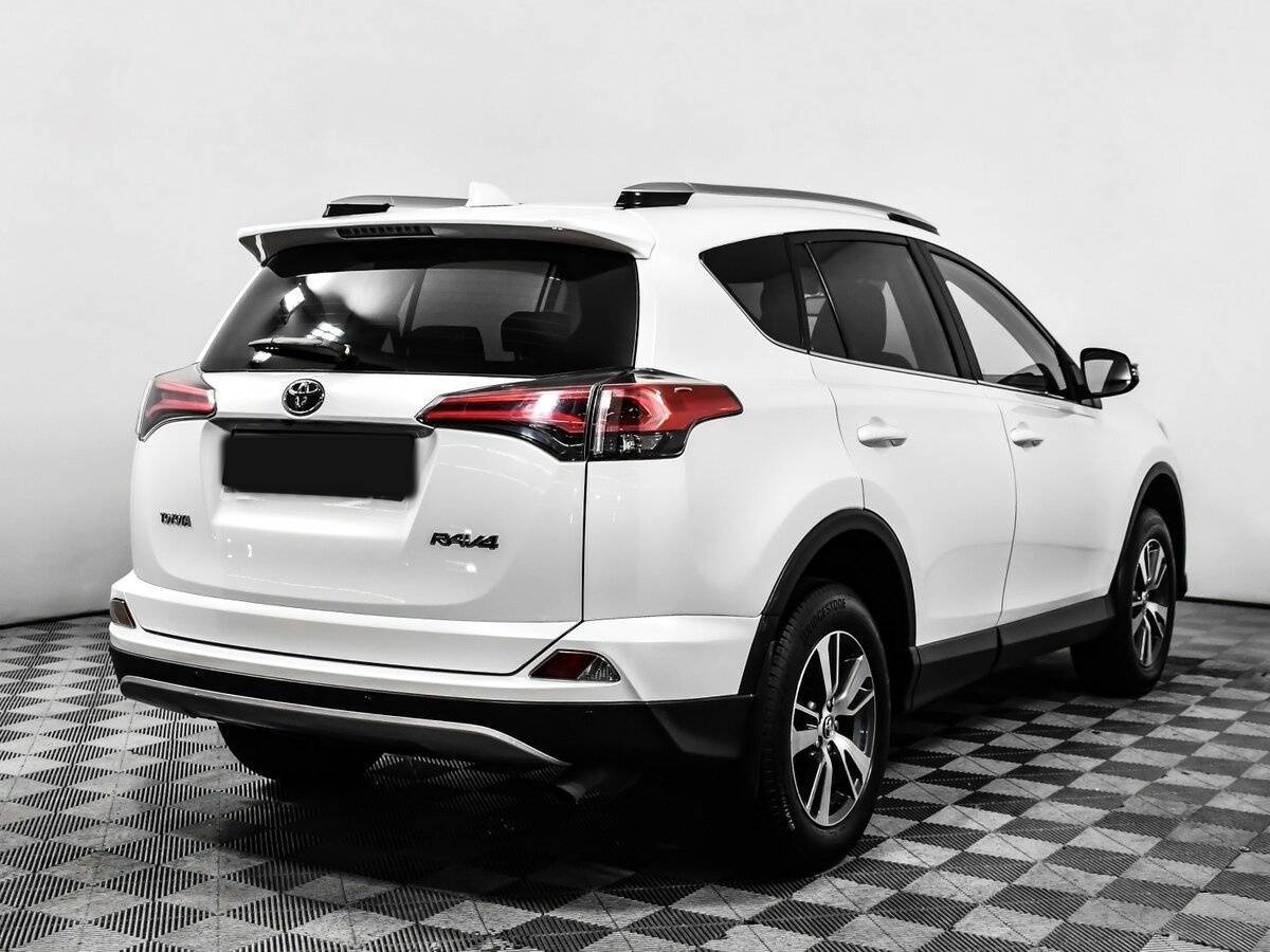 Toyota RAV4 2017 года с пробегом. Фото: #4