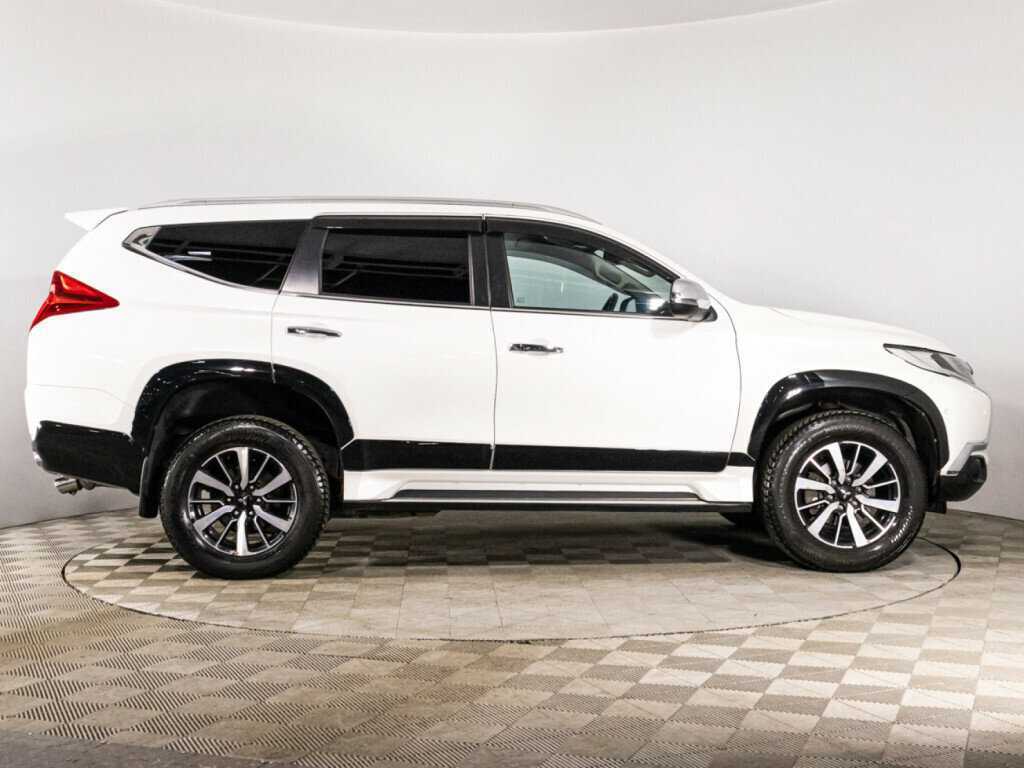 Mitsubishi Pajero Sport 2018 года с пробегом. Фото: #3