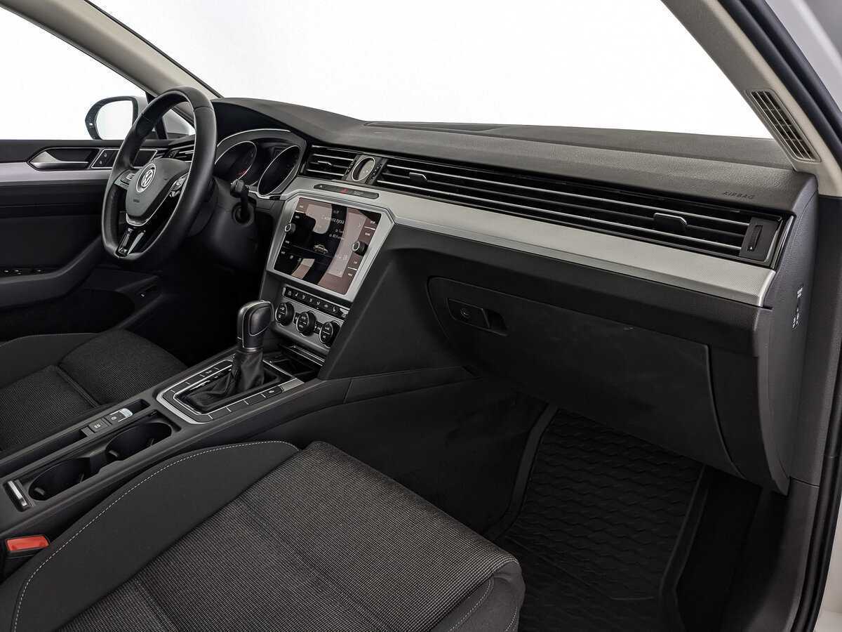 Volkswagen Passat 2019 года с пробегом. Фото: #12