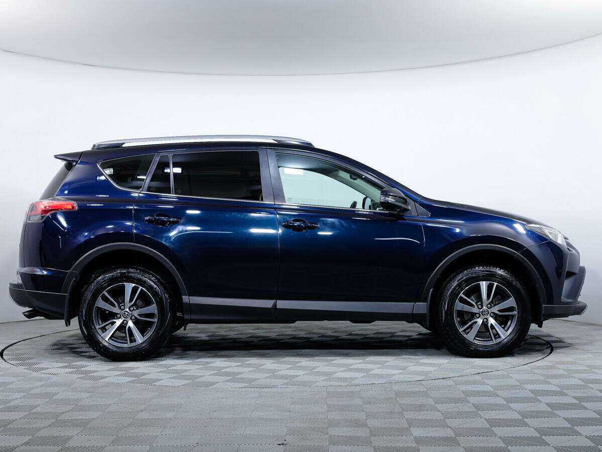 Toyota RAV4 2019 года с пробегом. Фото: #2