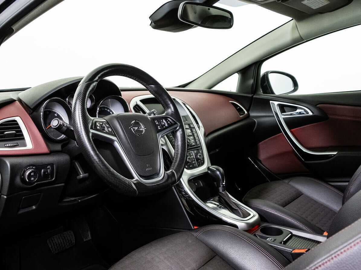 Opel Astra 2013 года с пробегом. Фото: #10