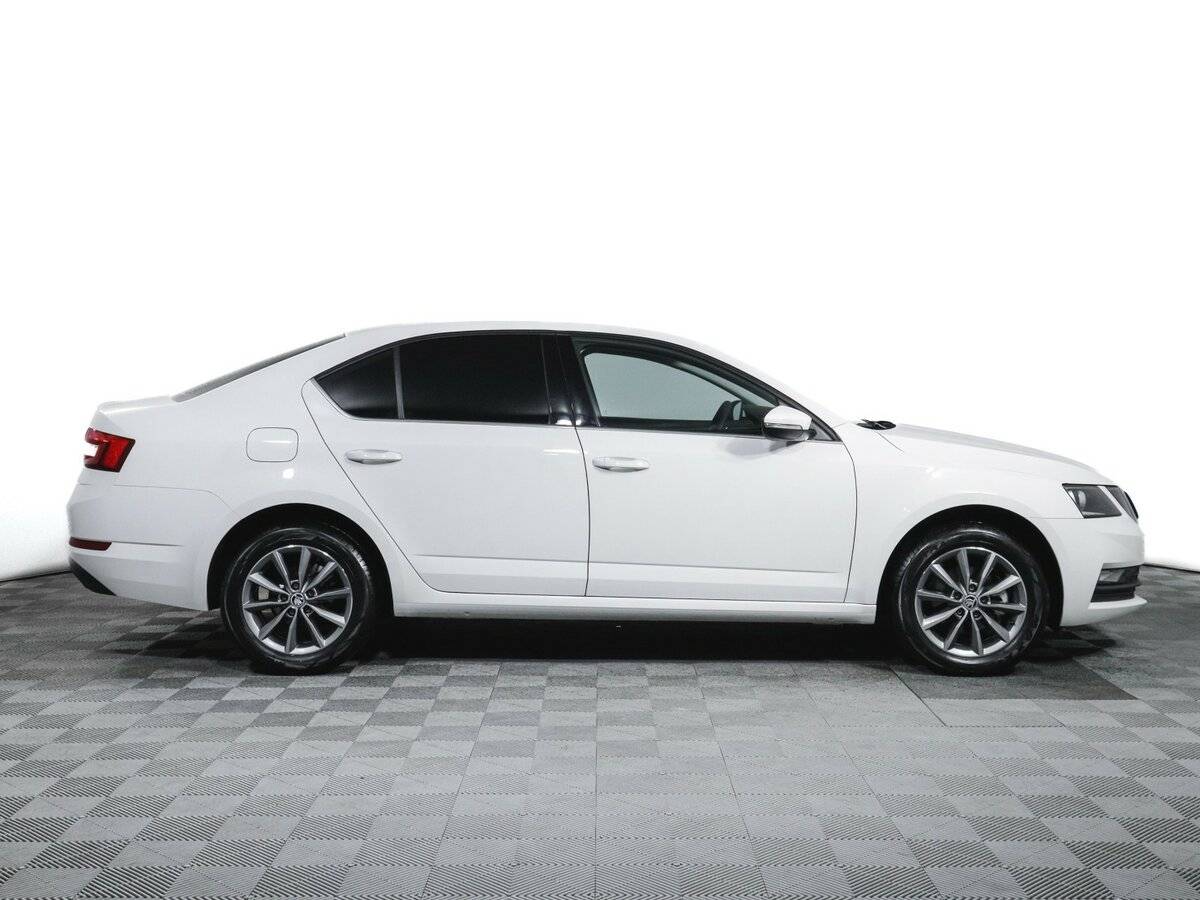 Skoda Octavia 2023 года с пробегом. Фото: #3
