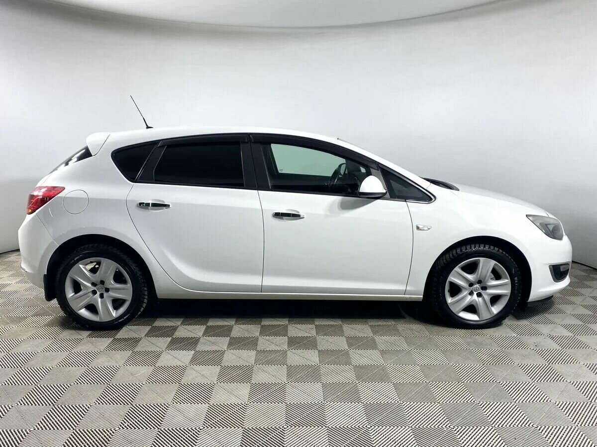Opel Astra 2012 года с пробегом. Фото: #2