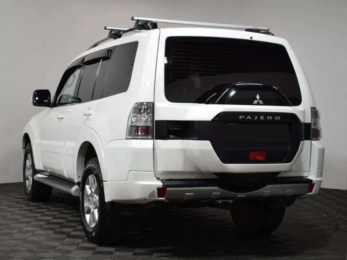 Mitsubishi Pajero 2015 года с пробегом. Фото: #3