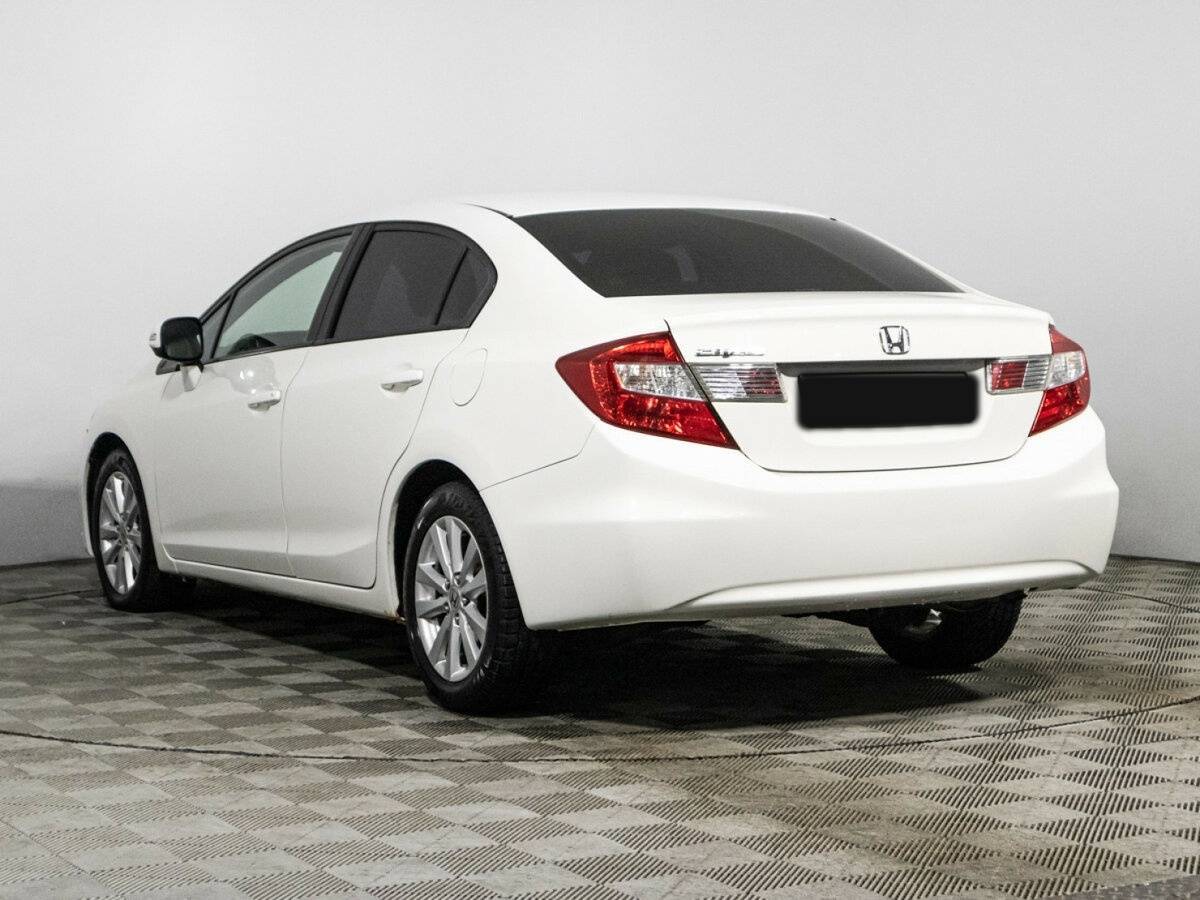 Honda Civic 2012 года с пробегом. Фото: #6