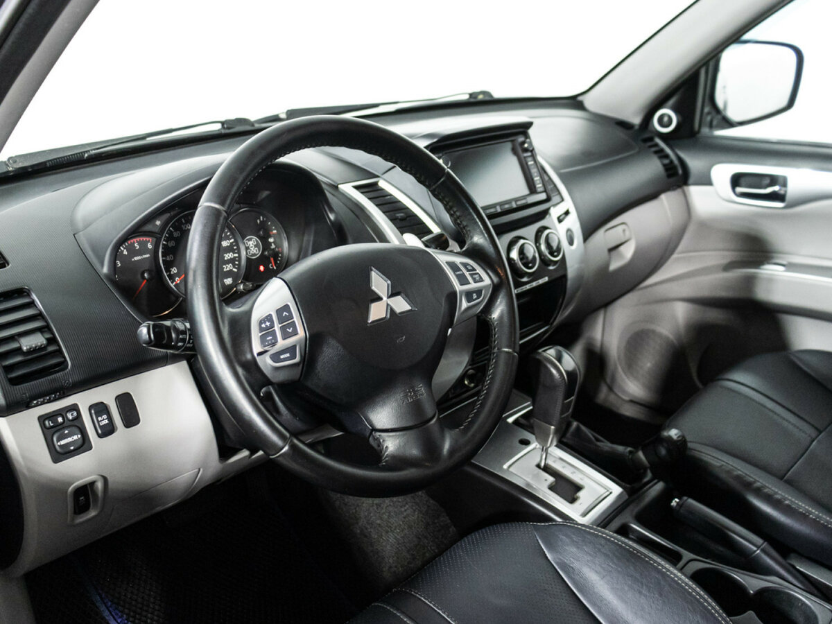 Mitsubishi Pajero Sport 2013 года с пробегом. Фото: #8